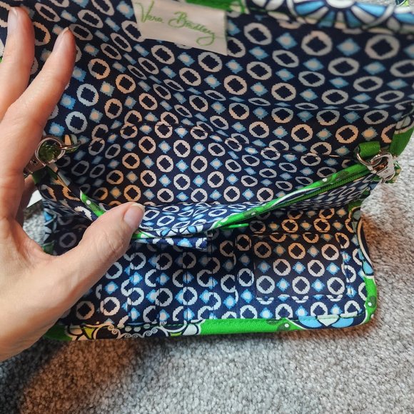 NWT Vera Bradley Sleek Wallet in Cupcake Green Crossbody - Picture 3 of 10